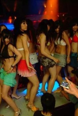 台湾で最も人気のあるナイトクラブ美女たちが踊り狂う（写真（9P））