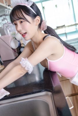 (リーゾブリー) バストは圧巻、素材も張りがあってセクシー(40P)