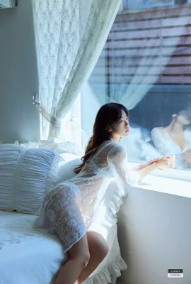 （とても若い）体の曲線は非常に感染性があり魅力的で、完全に魅力的です（55p）
