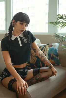 （自殺の女の子）2025年5月9日 –  allyblack  – 踊りましょう…後で（48p）