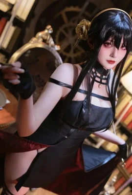 Natsuko夏夏子 – Yor